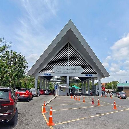 The Ring Border Hotel Ban Khlong Phruan Exterior foto